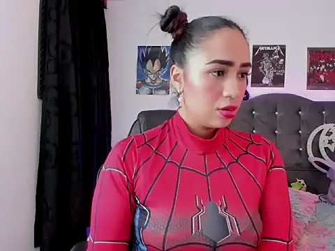 lunabritton1 online show from December 1, 2025, 4:50 am