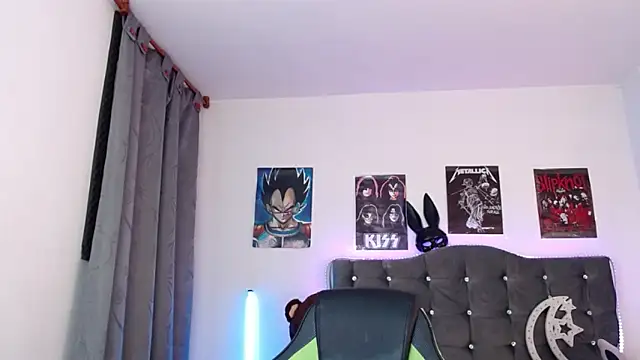 lunabritton1 online show from February 11, 2026, 2:16 am