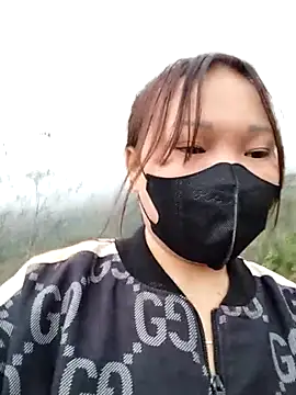 Snapshot of m-mbae chatting on December 18, 2025, 2:17 am m-mbae online show from December 18, 2025, 2:17 am