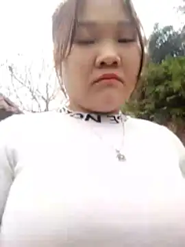 Snapshot of m-mbae chatting on January 10, 2026, 12:56 am m-mbae online show from January 10, 2026, 12:56 am