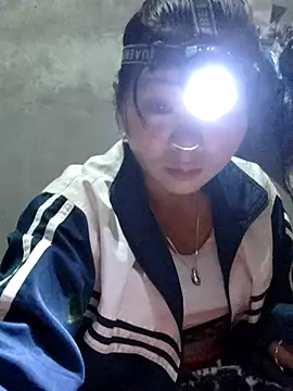 vangkt-cute online show from November 20, 2025, 6:29 pm