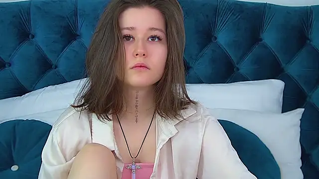 MiaJoys online show from November 28, 2025, 6:10 pm