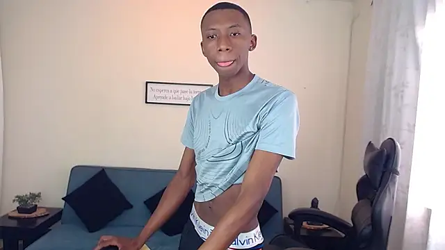 Miilo18 online show from December 15, 2025, 8:57 pm