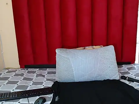 ChoklitBerry online show from November 16, 2025, 2:33 pm