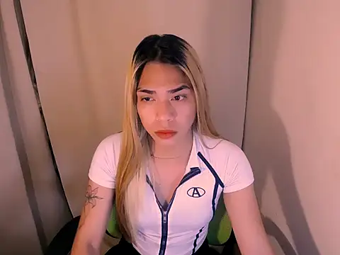 velvetviper06 online show from April 7, 2026, 3:29 am