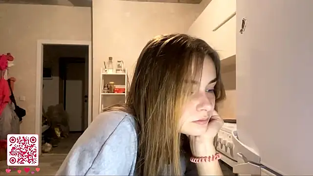 GeralynChiszar online show from November 23, 2025, 8:08 pm