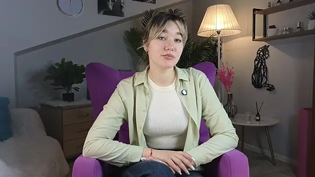 Snapshot of SharonEllis chatting on November 11, 2025, 6:35 am SharonEllis online show from November 11, 2025, 6:35 am