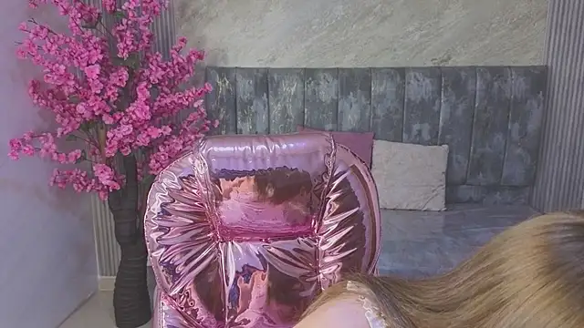 Snapshot of Dafne_moon_s chatting on November 12, 2025, 4:02 am Dafne moon s online show from November 12, 2025, 4:02 am