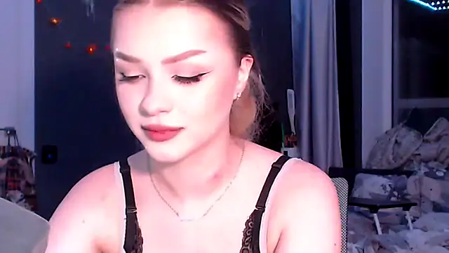 Snapshot of MissVelour chatting on November 13, 2025, 4:06 pm MissVelour online show from November 13, 2025, 4:06 pm