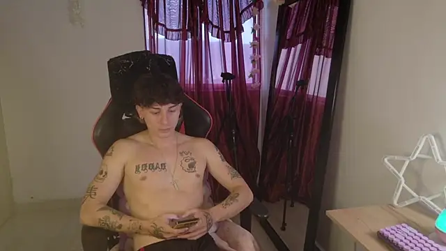 Snapshot of Sirius_Morett chatting on November 18, 2025, 10:25 pm Sirius Morett online show from November 18, 2025, 10:25 pm