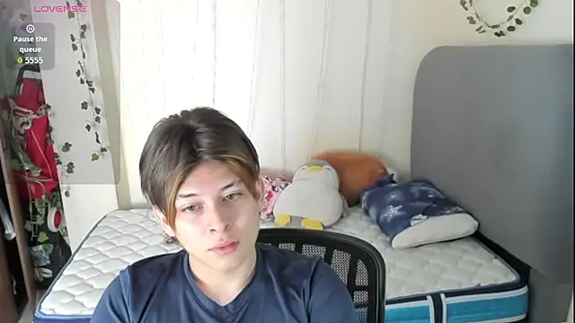 Felix kitty online show from December 15, 2025, 7:07 pm