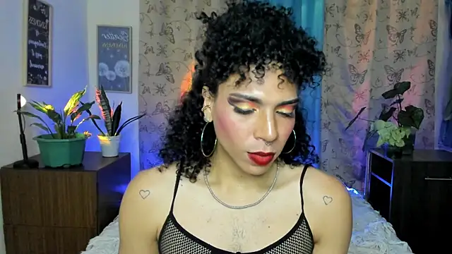 Snapshot of Angel_White25 chatting on December 3, 2025, 12:07 am Angel White25 online show from December 3, 2025, 12:07 am