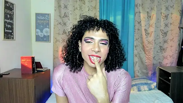 Snapshot of Angel_White25 chatting on December 14, 2025, 7:36 am Angel White25 online show from December 14, 2025, 7:36 am