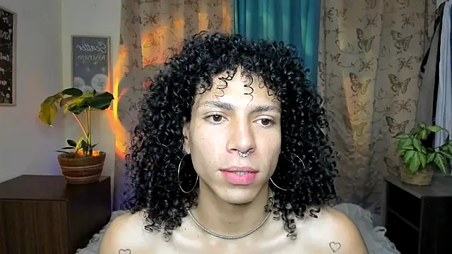 Snapshot of Angel_White25 chatting on February 9, 2026, 8:46 pm Angel White25 online show from February 9, 2026, 8:46 pm