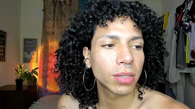 Snapshot of Angel_White25 chatting on February 17, 2026, 8:59 pm Angel White25 online show from February 17, 2026, 8:59 pm