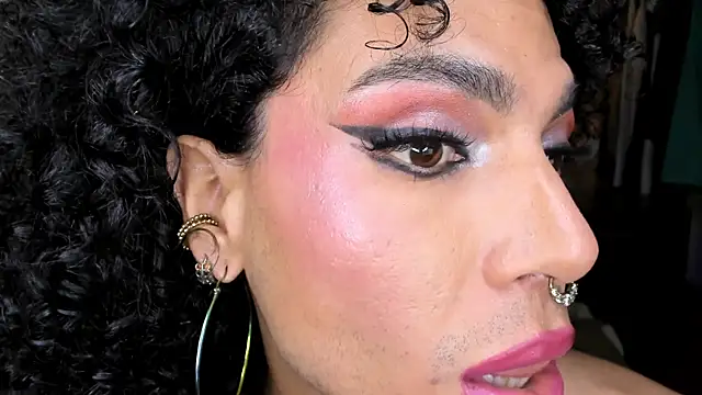 Snapshot of Angel_White25 chatting on February 21, 2026, 10:22 pm Angel White25 online show from February 21, 2026, 10:22 pm