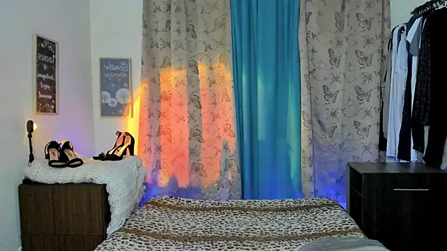 Snapshot of Angel_White25 chatting on February 23, 2026, 12:41 am Angel White25 online show from February 23, 2026, 12:41 am