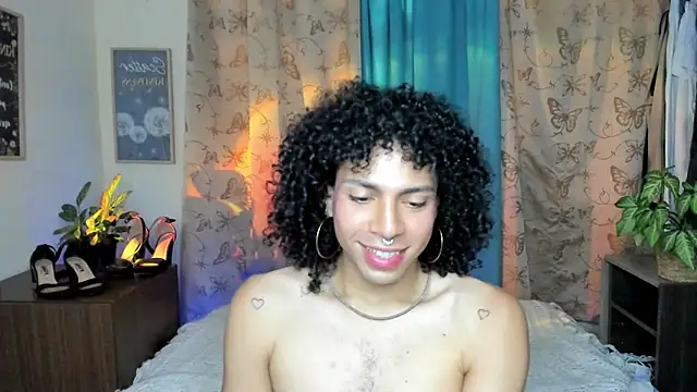 Snapshot of Angel_White25 chatting on February 28, 2026, 6:53 pm Angel White25 online show from February 28, 2026, 6:53 pm