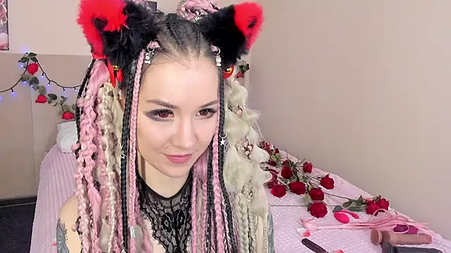 Lina Moony online show from November 26, 2025, 2:01 am