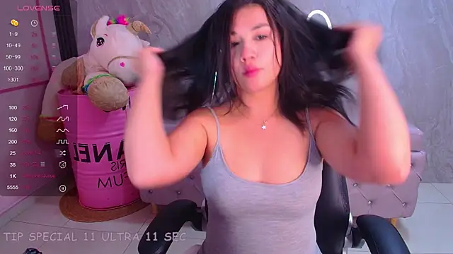 Snapshot of Violetta_jhonson_a chatting on January 16, 2026, 3:43 am Violetta jhonson a online show from January 16, 2026, 3:43 am