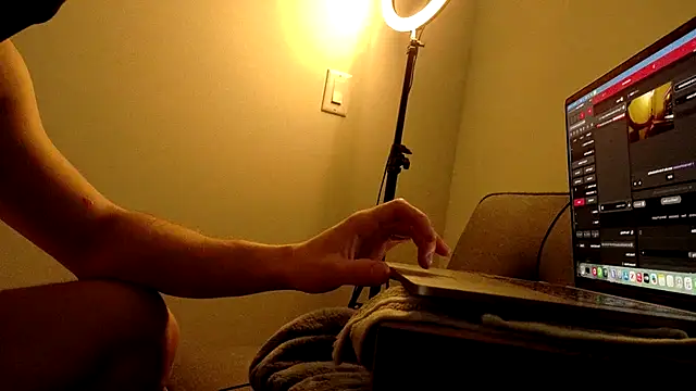 Snapshot of sculpteddesire chatting on November 21, 2025, 7:23 pm sculpteddesire online show from November 21, 2025, 7:23 pm