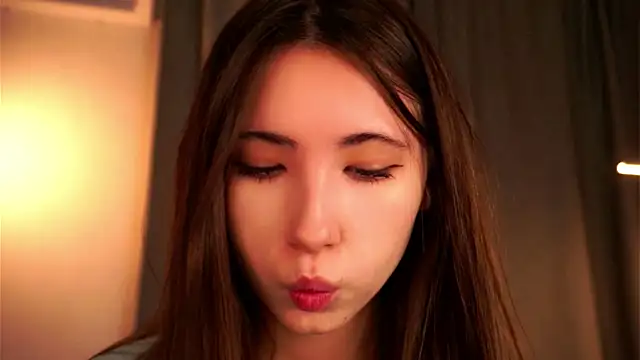 NanceeWestaway online show from December 5, 2025, 5:09 pm