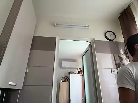 Tarkan19xxxx online show from November 12, 2025, 11:32 am