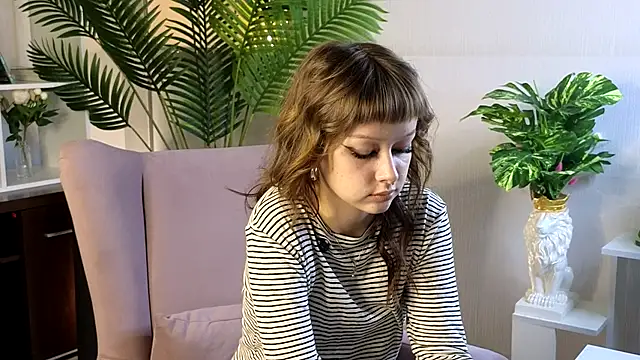 Snapshot of CarenChappan chatting on November 13, 2025, 4:17 pm CarenChappan online show from November 13, 2025, 4:17 pm