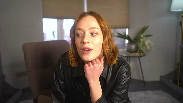 Snapshot of LucreciaAsters chatting on November 16, 2025, 11:05 am LucreciaAsters online show from November 16, 2025, 11:05 am