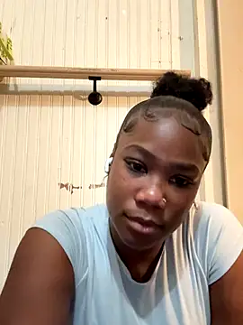 Snapshot of Issa_smooch chatting on November 12, 2025, 3:23 pm Issa smooch online show from November 12, 2025, 3:23 pm