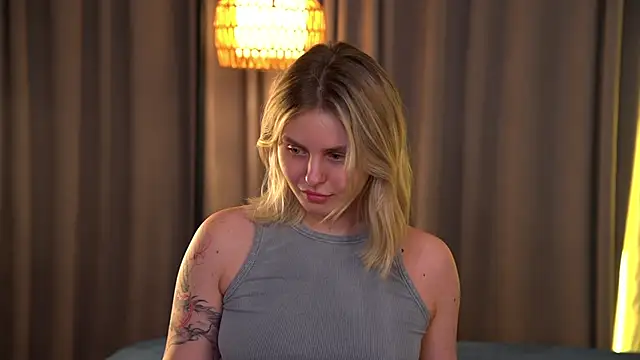 Snapshot of LilithEve_ chatting on November 11, 2025, 5:46 pm LilithEve online show from November 11, 2025, 5:46 pm