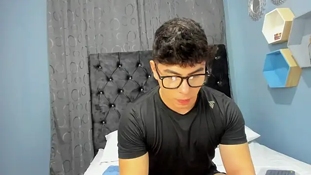 Snapshot of Dereck_delaVega chatting on November 12, 2025, 11:47 pm Dereck delaVega online show from November 12, 2025, 11:47 pm