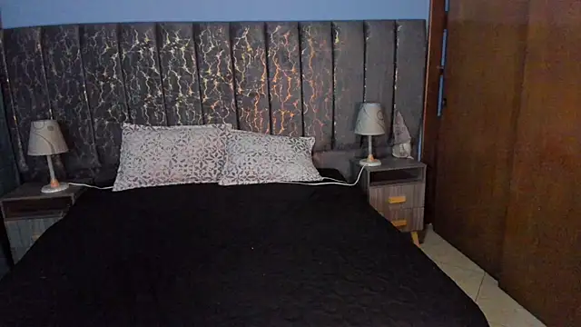 Atenea Velle online show from December 22, 2025, 1:19 pm