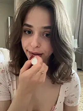 yoyogirlx online show from May 28, 2026, 11:18 am