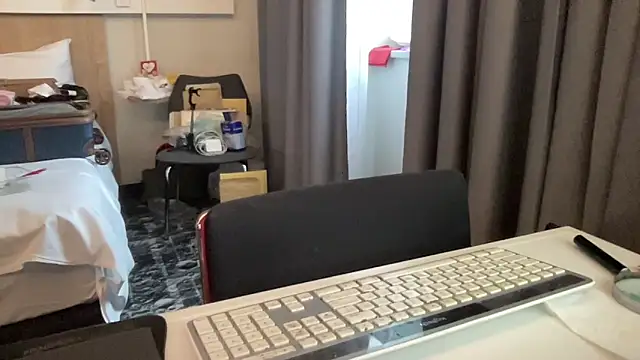 Snapshot of coach-karl chatting on February 17, 2026, 12:45 pm coach-karl online show from February 17, 2026, 12:45 pm