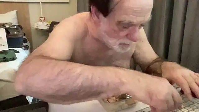 Snapshot of coach-karl chatting on February 24, 2026, 12:58 pm coach-karl online show from February 24, 2026, 12:58 pm