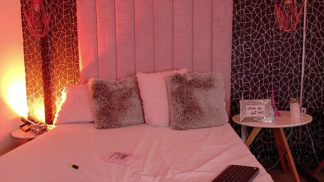 Snapshot of IrisDeLaVega_ chatting on March 24, 2026, 2:44 pm IrisDeLaVega online show from March 24, 2026, 2:44 pm