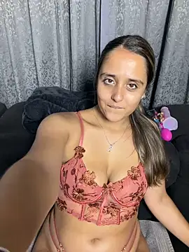 Snapshot of daddys_only_girl chatting on February 8, 2026, 4:43 pm daddys only girl online show from February 8, 2026, 4:43 pm