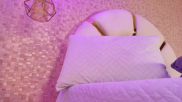 Caroline palmerr online show from April 14, 2026, 3:12 am