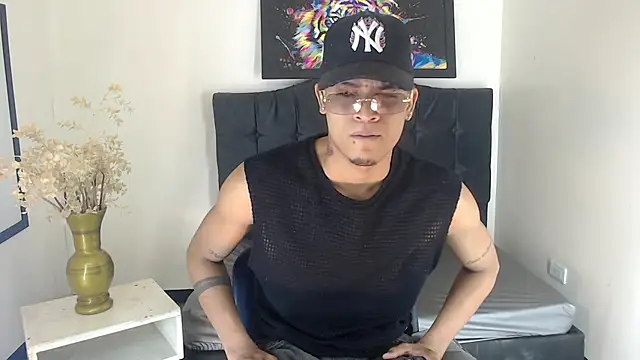 Snapshot of Isaacas_ chatting on November 26, 2025, 11:44 am Isaacas online show from November 26, 2025, 11:44 am