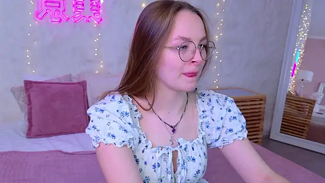 MadisonSmitt online show from February 3, 2026, 6:51 am