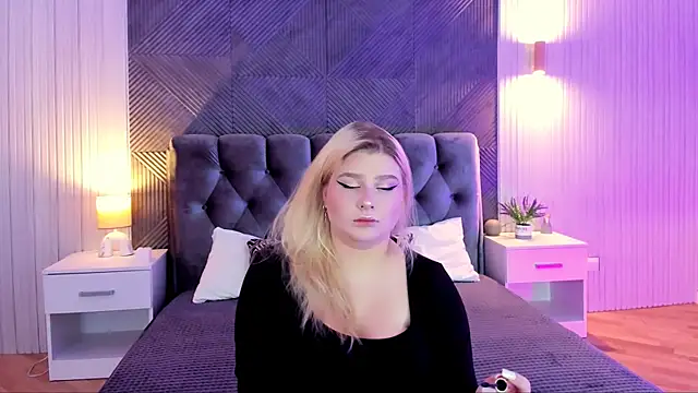 EmiliaStanley online show from November 20, 2025, 5:29 am