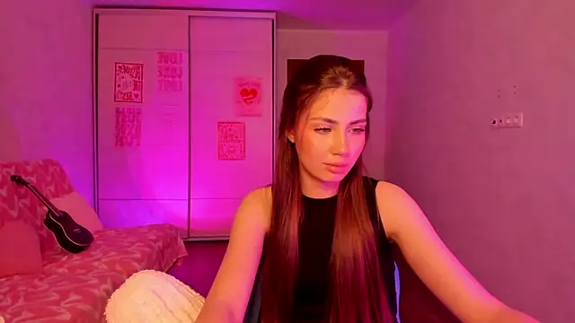 Aurora Glow21 online show from May 14, 2026, 12:23 pm