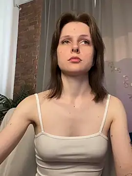 Snapshot of Shy_Vivi chatting on June 7, 2026, 1:15 pm Shy Vivi online show from June 7, 2026, 1:15 pm