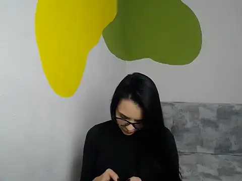 divina kira online show from December 14, 2025, 7:36 am