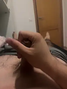 Snapshot of Yannick04 chatting on November 13, 2025, 1:48 am Yannick04 online show from November 13, 2025, 1:48 am