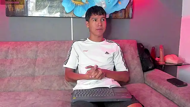 Snapshot of Carl-Milton chatting on November 13, 2025, 12:37 pm Carl-Milton online show from November 13, 2025, 12:37 pm