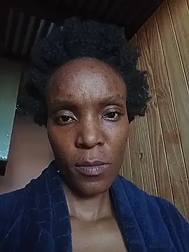 Snapshot of Beverlygurlx6 chatting on February 3, 2026, 7:35 am Beverlygurlx6 online show from February 3, 2026, 7:35 am