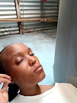 Snapshot of Beverlygurlx6 chatting on February 18, 2026, 10:44 am Beverlygurlx6 online show from February 18, 2026, 10:44 am