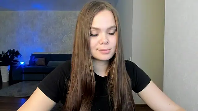 Snapshot of Kira_love_81 chatting on May 10, 2026, 4:17 am Kira love 81 online show from May 10, 2026, 4:17 am